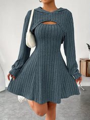 Alice Morris | Robe-pull à capuche en maille côtelée avec découpes