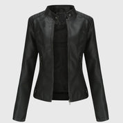 Nadia Ellison | Veste noire en cuir vegan avec détail zippé