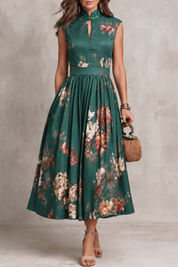 Iris Sutton | Robe midi satinée noire à motifs floraux avec encolure ajourée