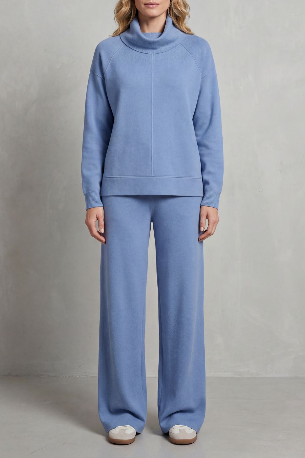 Amelia Clarke | Ensemble coordonné en maille à col roulé bleu bleuet