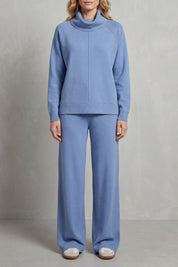Amelia Clarke | Ensemble coordonné en maille à col roulé bleu bleuet