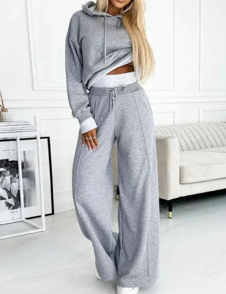 Ensemble Isla Foster avec sweat à capuche à empiècements couleur lilas et joggings à jambes larges