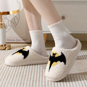 Murmure d’ailes | Pantoufles d’Halloween chauve-souris pour femme