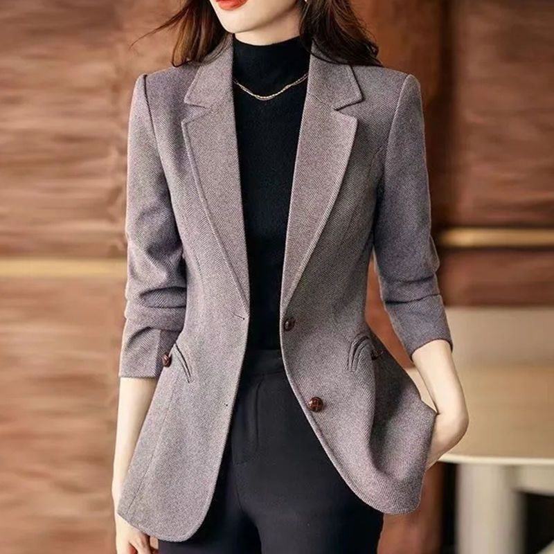 Beatrice Hall | Herringbone Wool Blazer with Tailored Fit