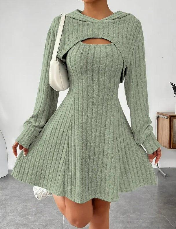 Alice Morris | Robe-pull à capuche en maille côtelée avec découpes