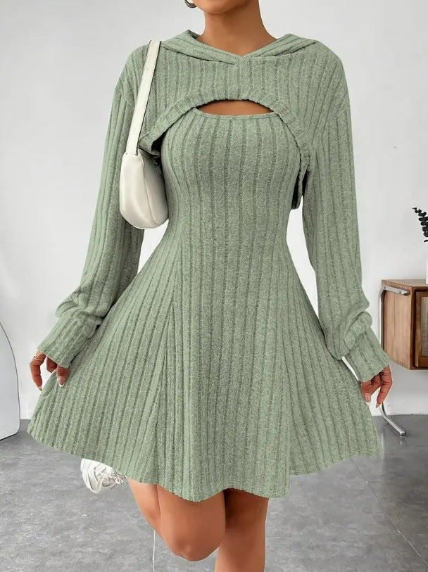 Alice Morris | Robe-pull à capuche en maille côtelée avec découpes
