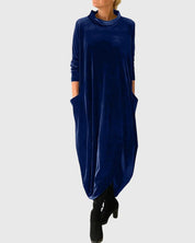 Clara Sheridan | Robe longue en velours à col montant