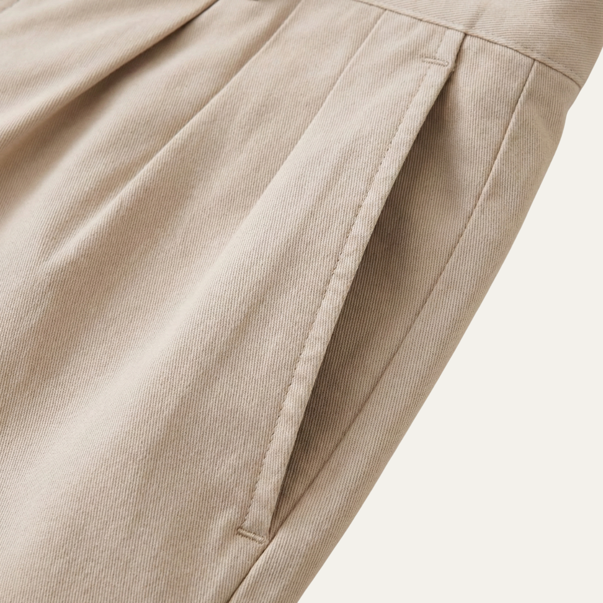 Reginald Ashford | Short chino habillé à plis couleur pierre