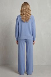 Amelia Clarke | Ensemble coordonné en maille à col roulé bleu bleuet