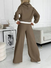 Ensemble Isla Foster avec sweat à capuche à empiècements couleur lilas et joggings à jambes larges