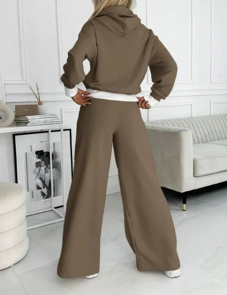 Ensemble Isla Foster avec sweat à capuche à empiècements couleur lilas et joggings à jambes larges