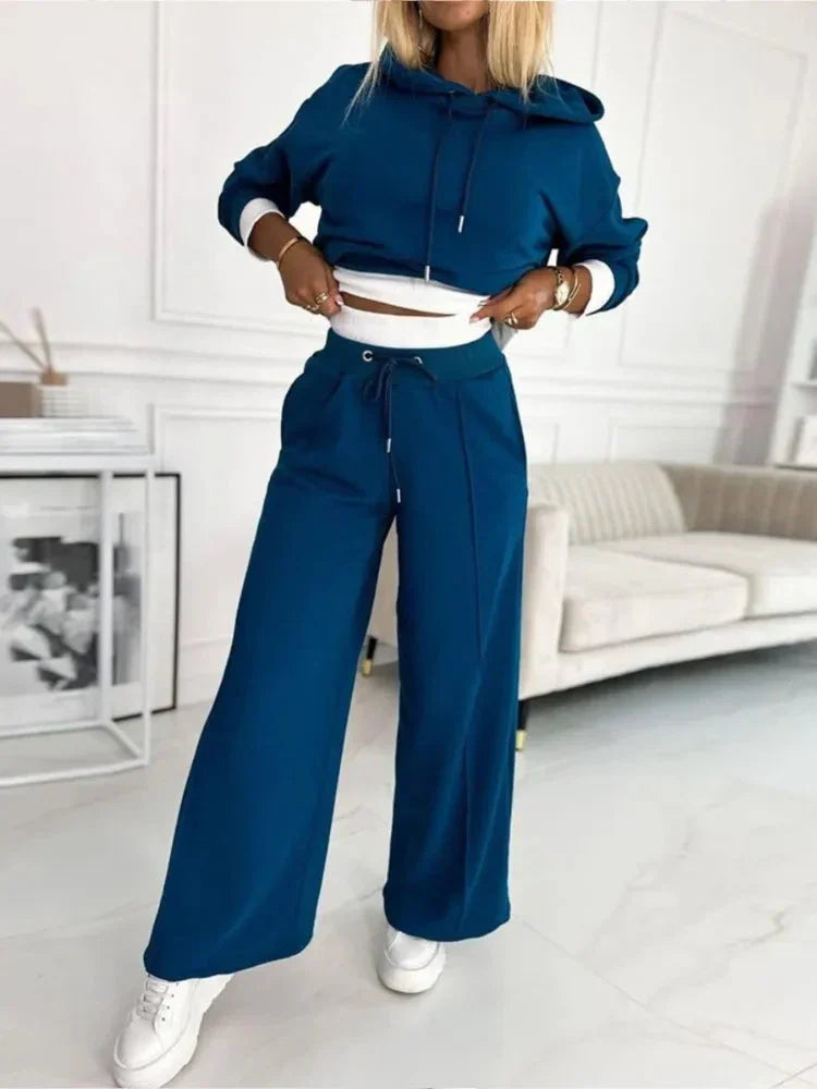 Ensemble Isla Foster avec sweat à capuche à empiècements couleur lilas et joggings à jambes larges