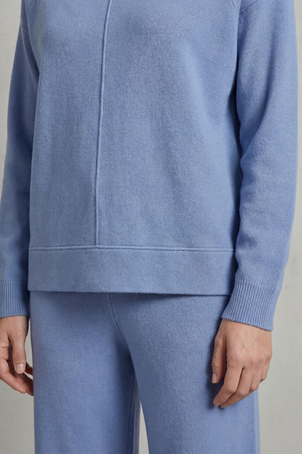 Amelia Clarke | Ensemble coordonné en maille à col roulé bleu bleuet