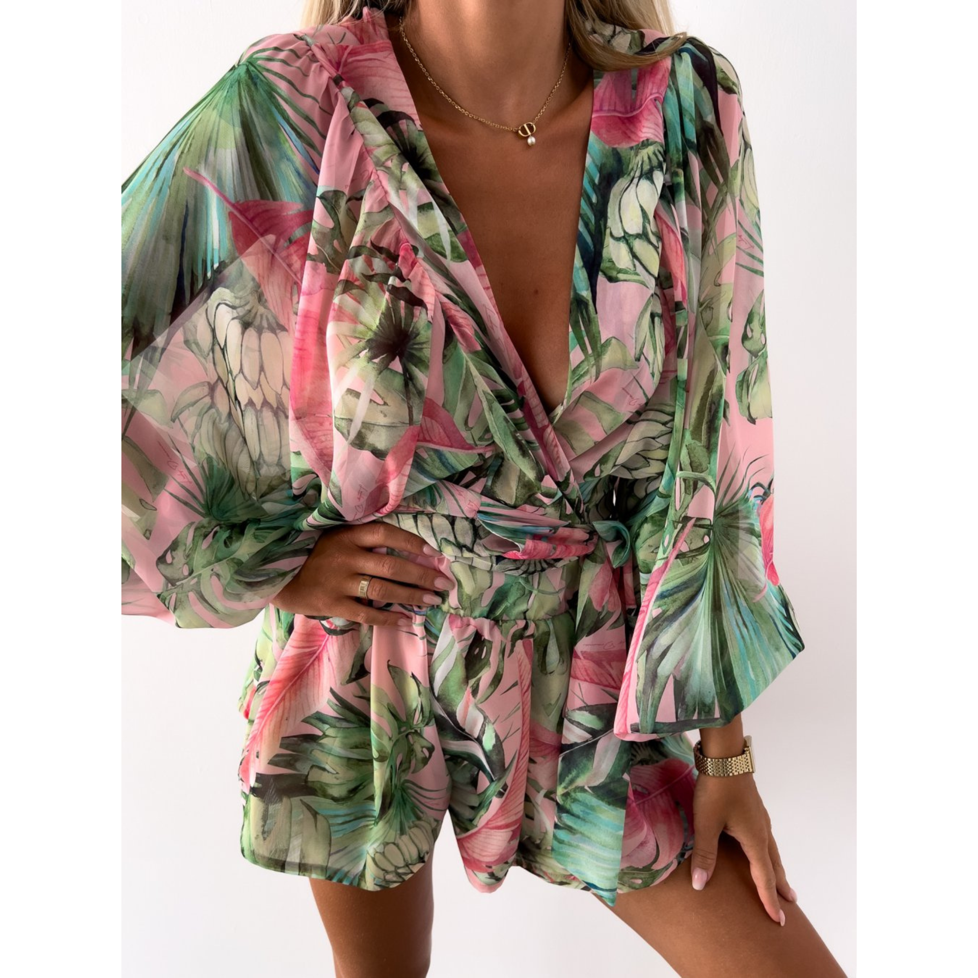 Isabelle Monroe | Combinaison-short à imprimé floral tropical pour femme