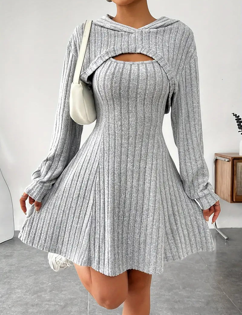 Alice Morris | Robe-pull à capuche en maille côtelée avec découpes