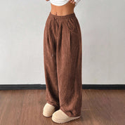 Charlotte Baker | Pantalon large en velours côtelé vert