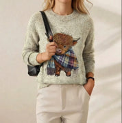 Rosamund Hartley | Pull en grosse maille à imprimé vache des Highlands