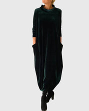 Clara Sheridan | Robe longue en velours à col montant
