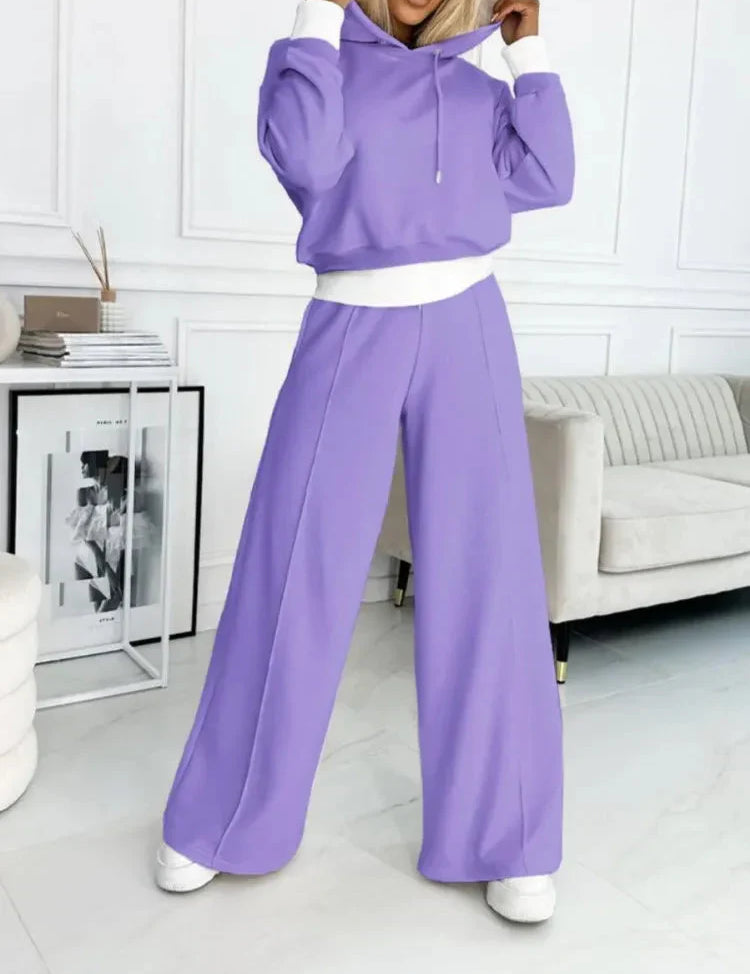Ensemble Isla Foster avec sweat à capuche à empiècements couleur lilas et joggings à jambes larges