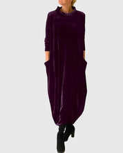 Clara Sheridan | Robe longue en velours à col montant