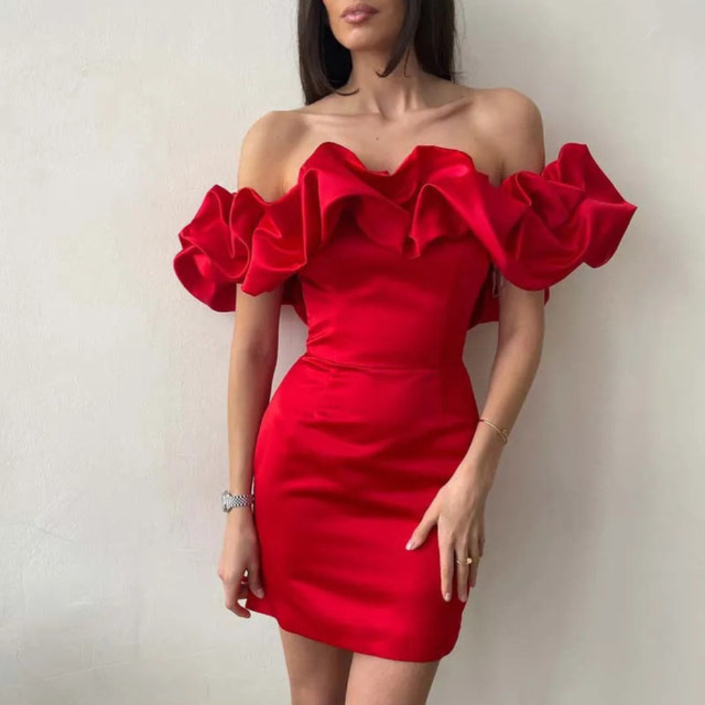Adaline Fenshaw | Robe de cocktail à volants et épaules dénudées