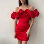 Adaline Fenshaw | Robe de cocktail à volants et épaules dénudées