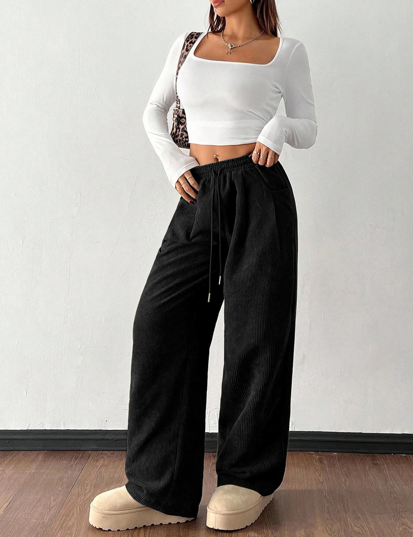 Charlotte Baker | Pantalon large en velours côtelé vert