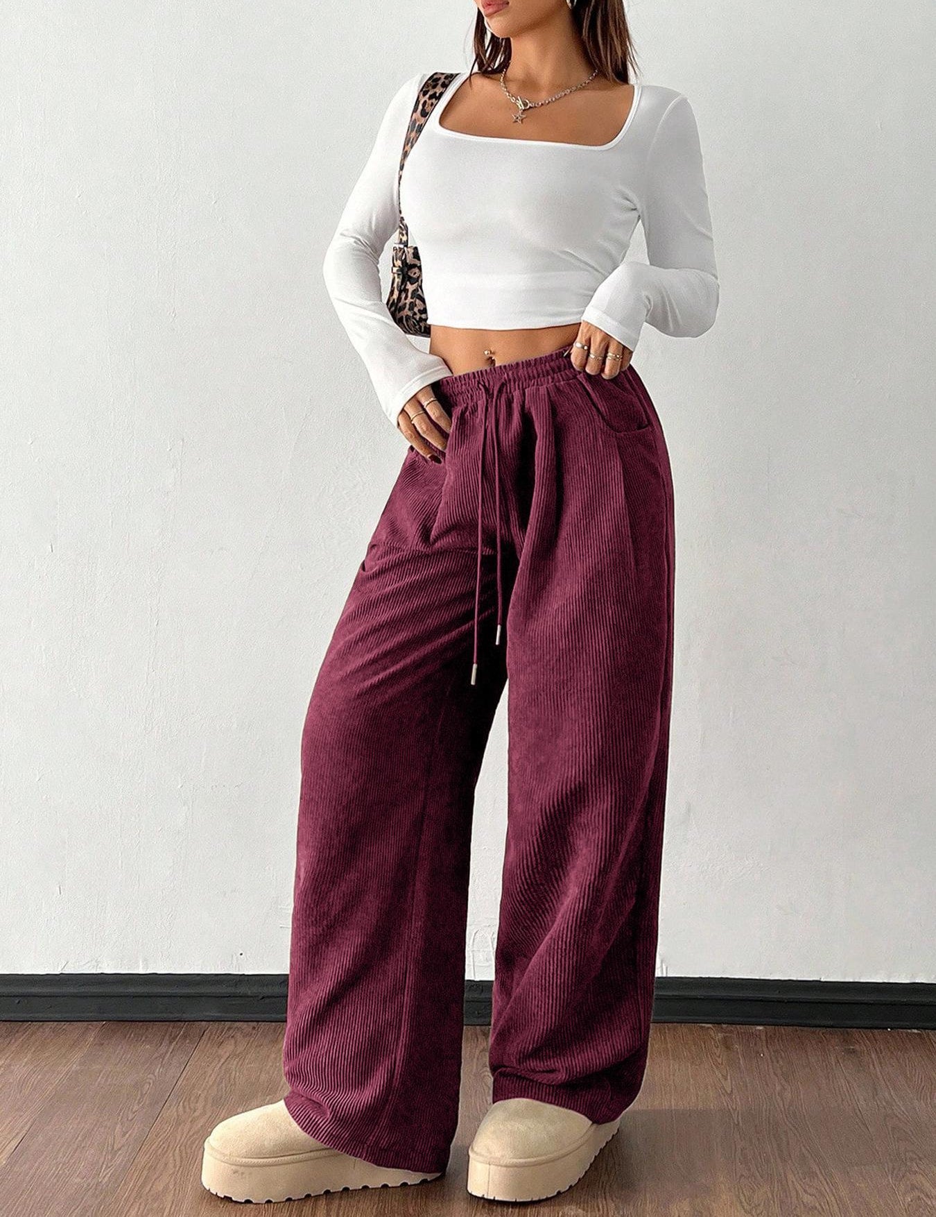 Charlotte Baker | Pantalon large en velours côtelé vert