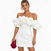 Adaline Fenshaw | Robe de cocktail à volants et épaules dénudées