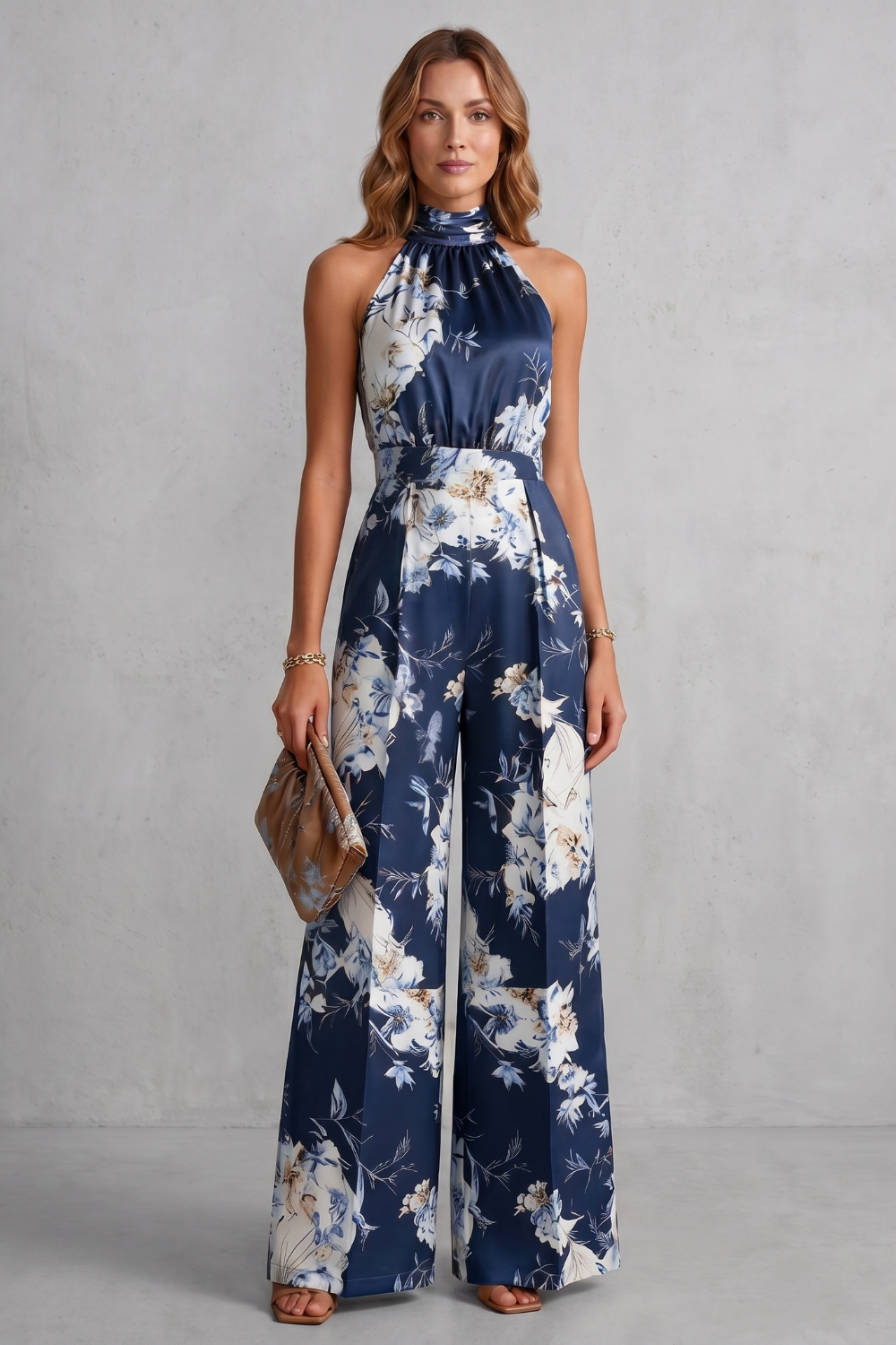 Harriet Green | Combinaison fleurie en satin, dos nu, à jambes larges