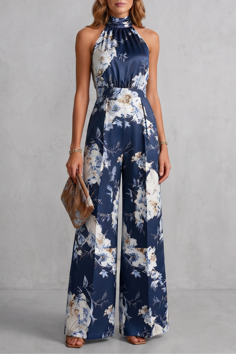 Harriet Green | Combinaison fleurie en satin, dos nu, à jambes larges