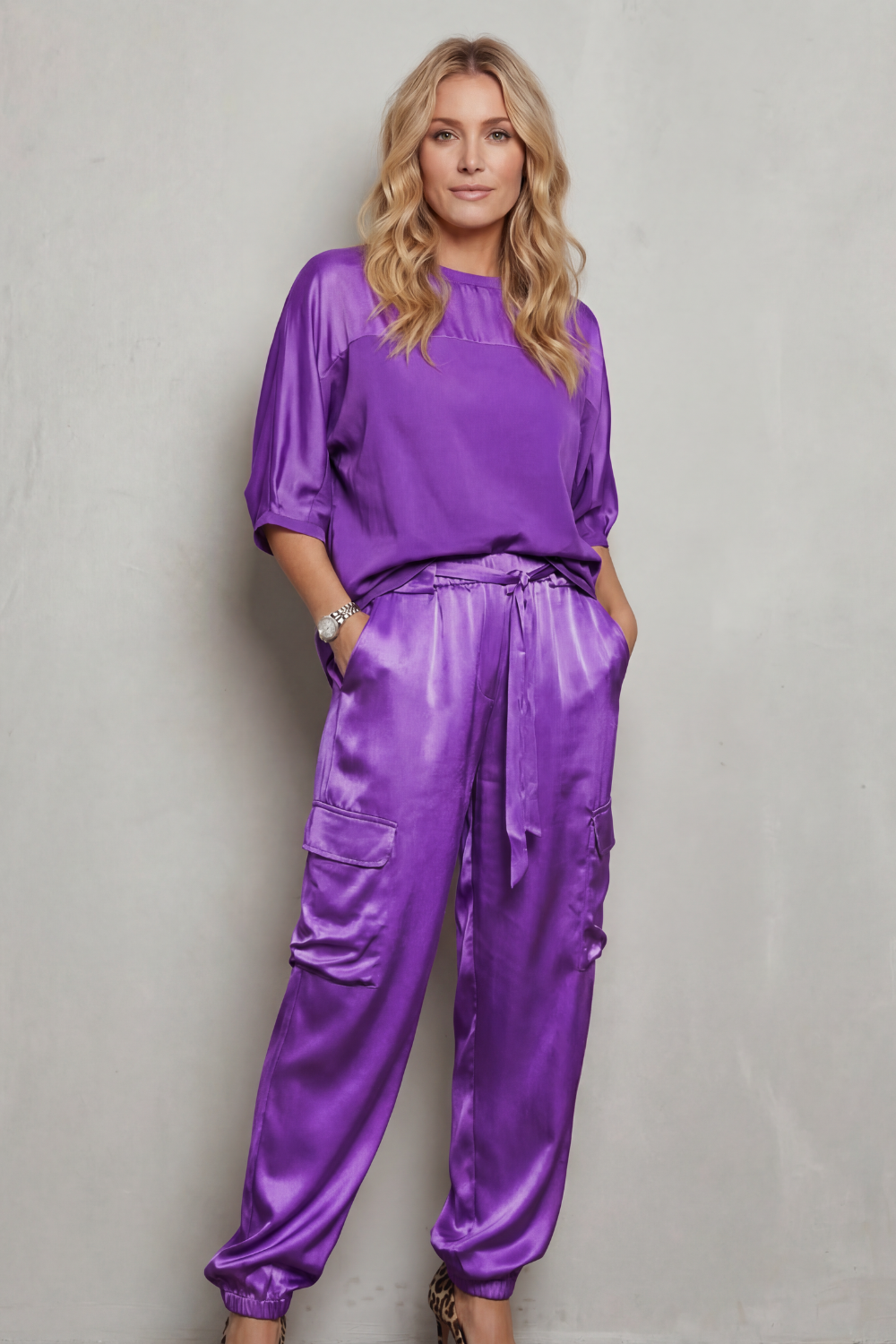 Verity Anderson | Ensemble d’intérieur coordonné en satin soyeux couleur champagne, style cargo