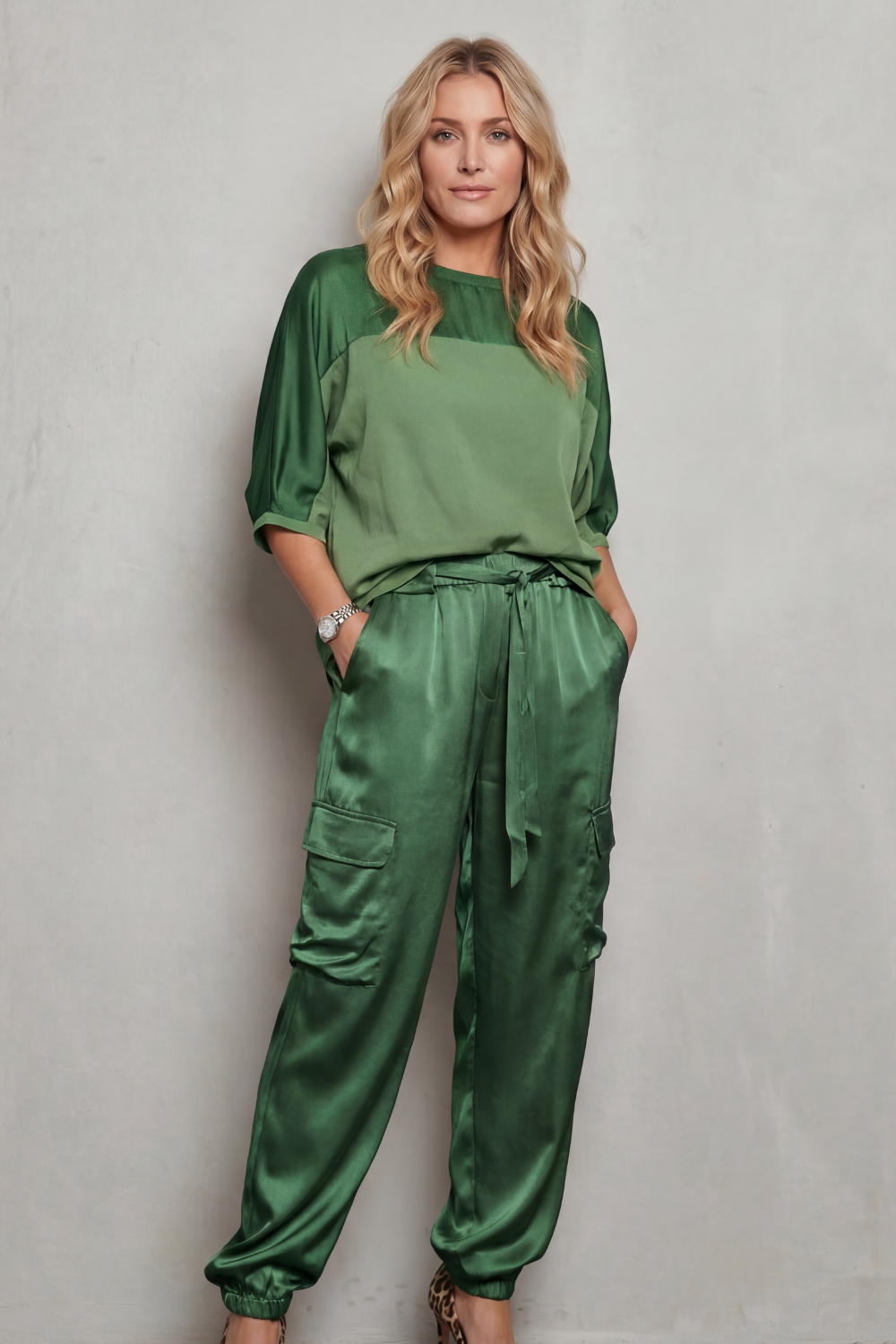 Verity Anderson | Ensemble d’intérieur coordonné en satin soyeux couleur champagne, style cargo