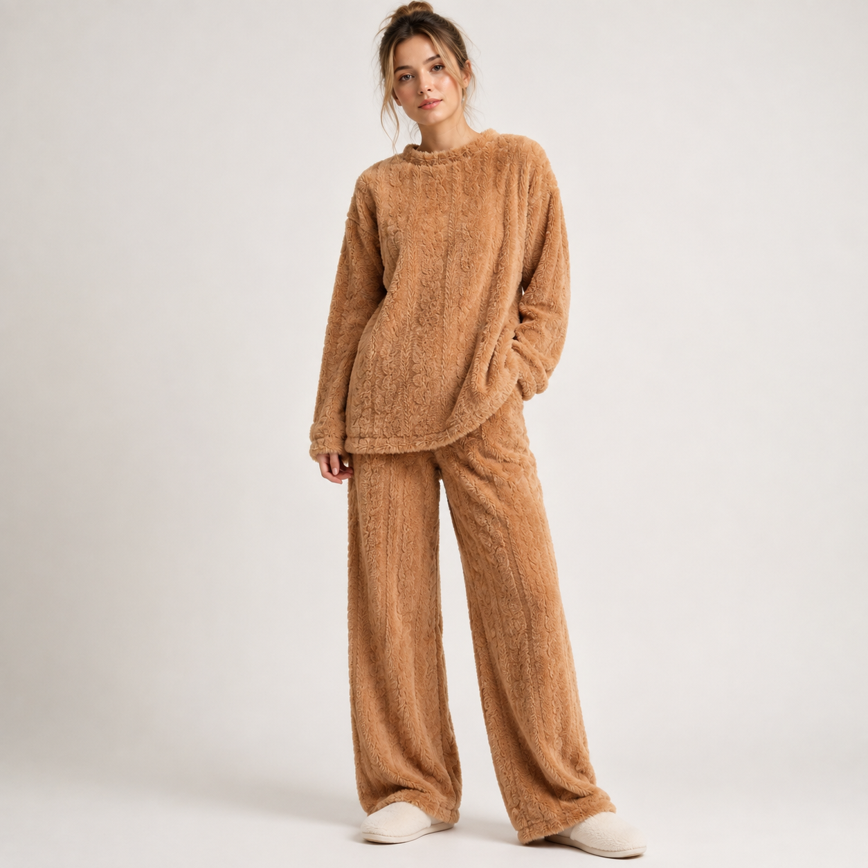 HarrietSuttonFlannelFleecePyjamaSetforWomen-model.png