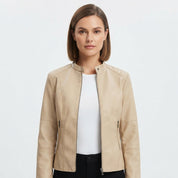 Nadia Ellison | Veste noire en cuir vegan avec détail zippé
