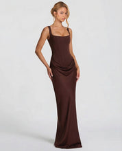 Felicity Wood | Robe longue marron en satin avec corset