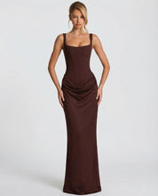 Felicity Wood | Robe longue marron en satin avec corset