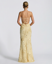 Robe longue sirène dorée brodée de fleurs, Matilda Jones