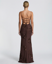 Robe longue sirène dorée brodée de fleurs, Matilda Jones
