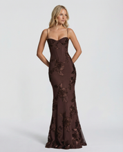 Robe longue sirène dorée brodée de fleurs, Matilda Jones