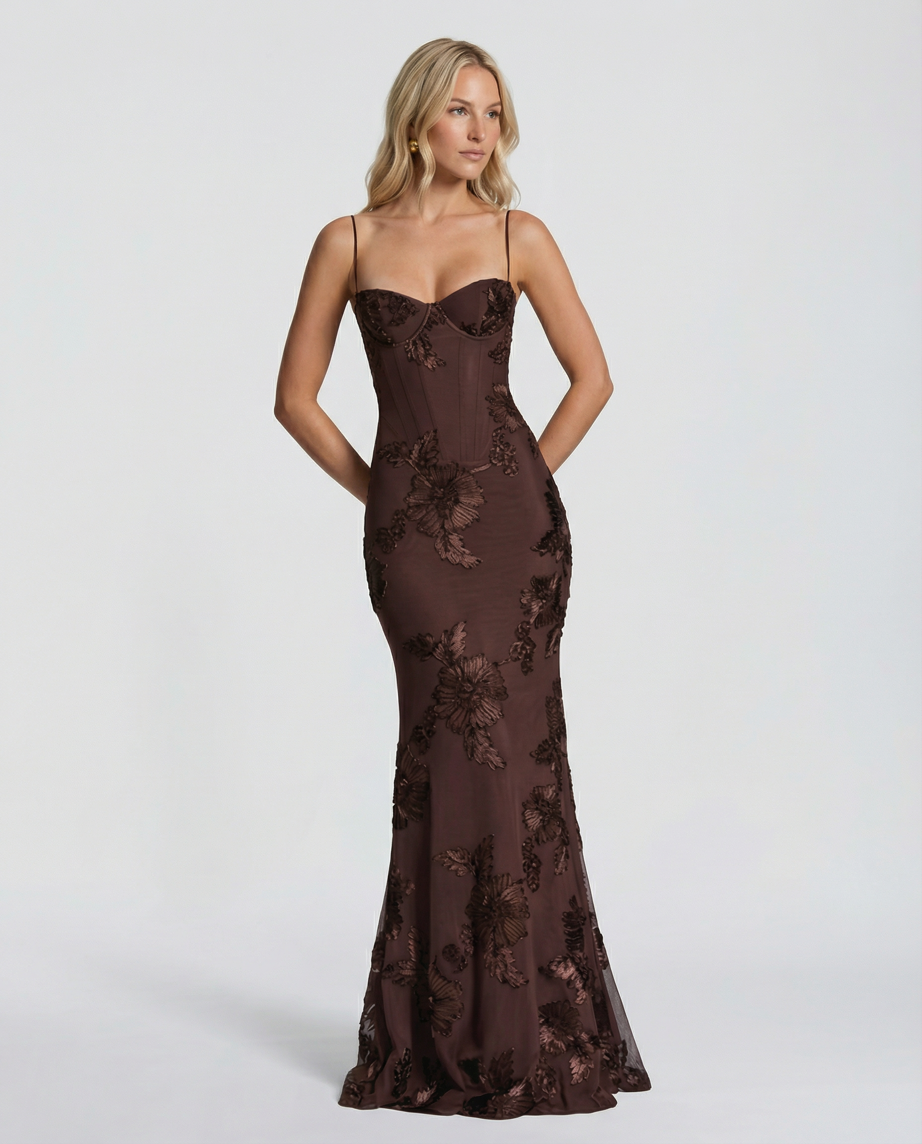 Robe longue sirène dorée brodée de fleurs, Matilda Jones