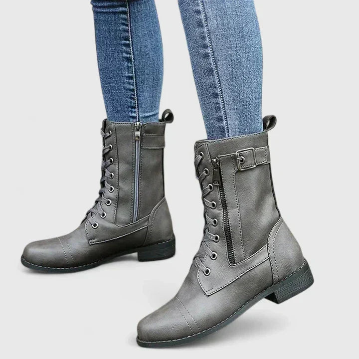 Lydia Taylor | Bottines noires à lacets en cuir vegan avec détail de boucle