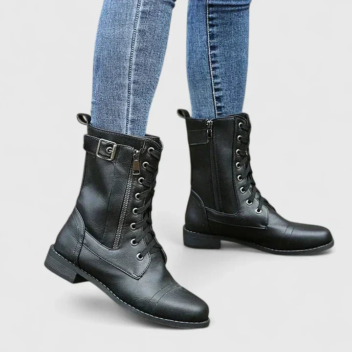 Lydia Taylor | Bottines noires à lacets en cuir vegan avec détail de boucle