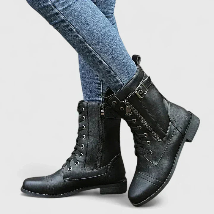 Lydia Taylor | Bottines noires à lacets en cuir vegan avec détail de boucle