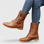 Lydia Taylor | Bottines noires à lacets en cuir vegan avec détail de boucle