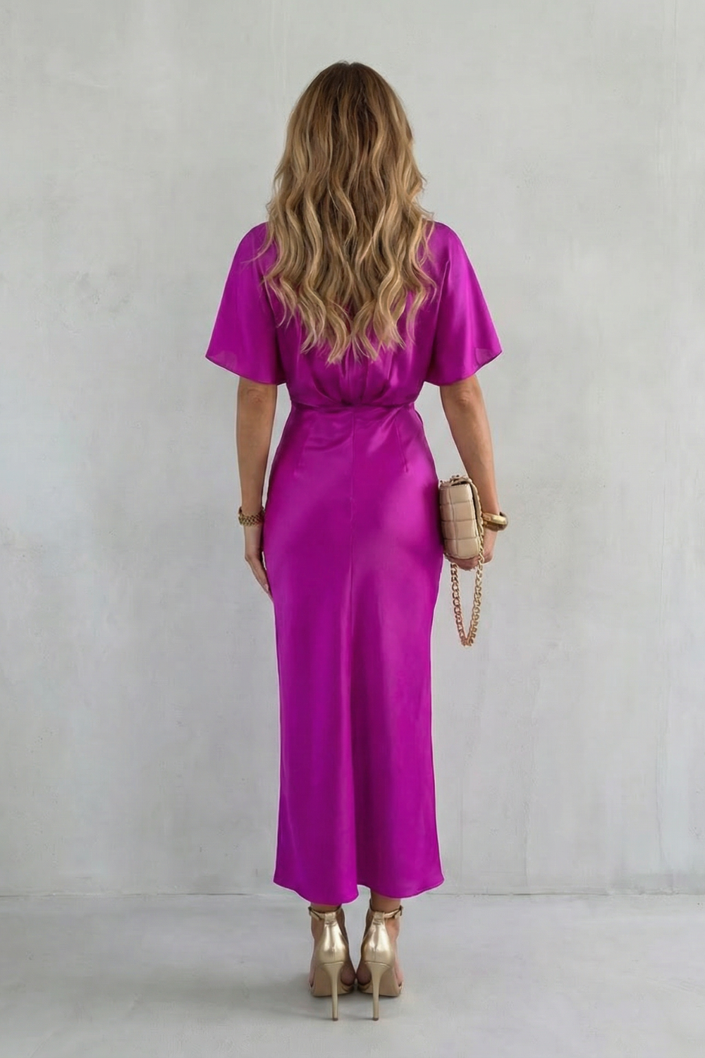 Sophia Walker | Robe midi satinée à nœud torsadé, magenta