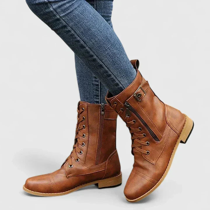 Lydia Taylor | Bottines noires à lacets en cuir vegan avec détail de boucle