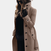 Harriet Sutton | Manteau camel à col montant et fermeture boutonnée