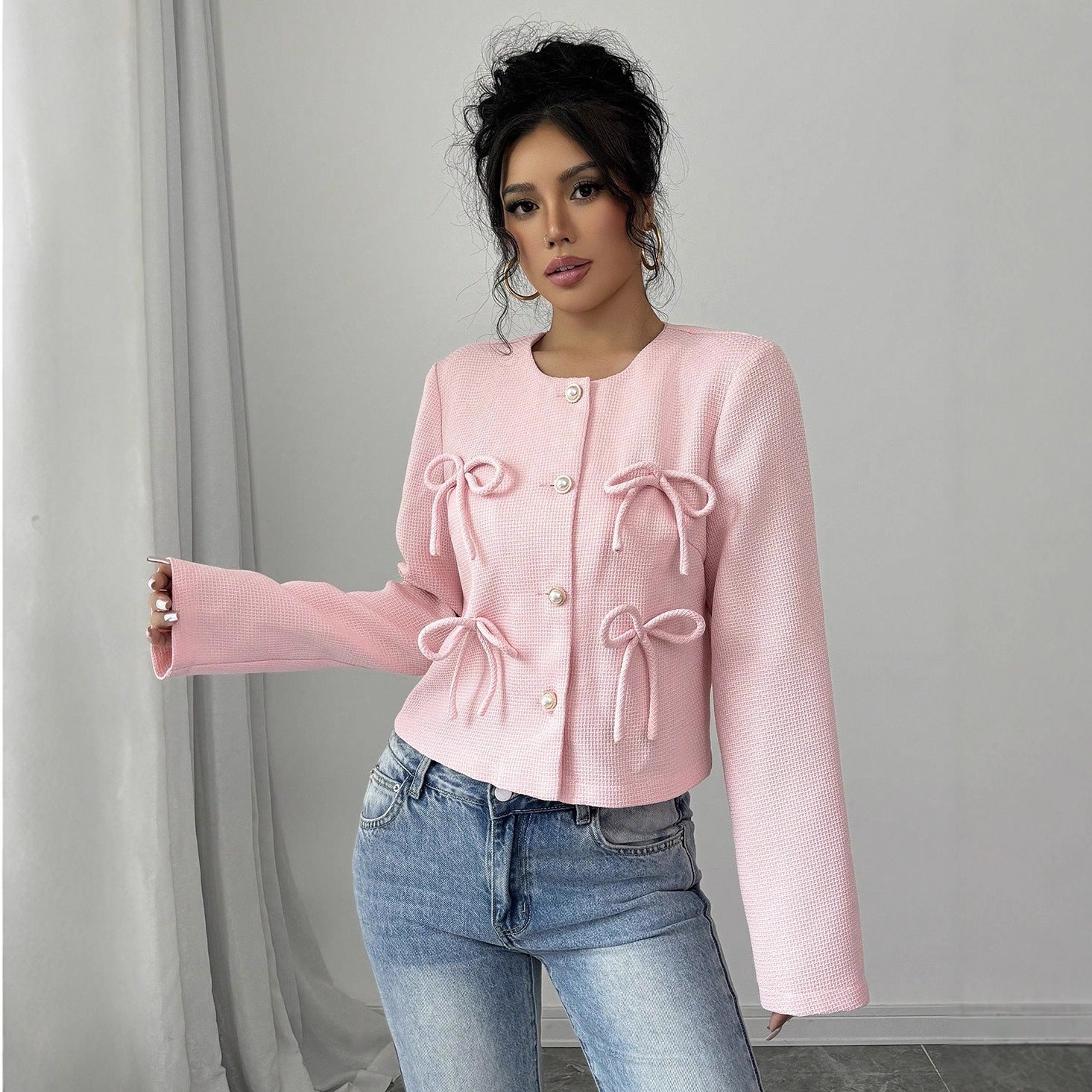 Millicent Scott | Veste courte en tweed rose avec nœud décoratif