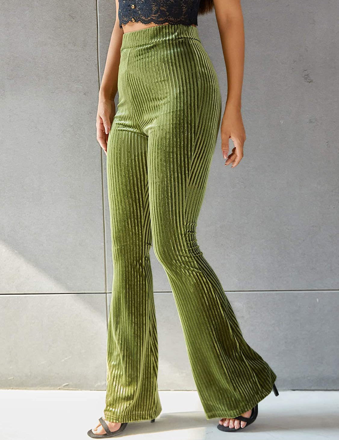 Phoebe Baker | Pantalon évasé côtelé en velours à taille haute